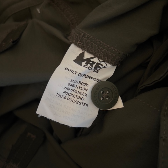 REI COOP relaxed nylon hiking pants 8 outdoors army green zip leg shorts pockets - Picture 8 of 8